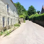 Charming 200 Yr Old Mill House Right On The Water * Bristol