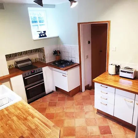 Charming 200 Yr Old Mill House Right On The Water