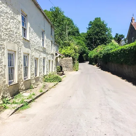 Charming 200 Yr Old Mill House Right On The Water * Bristol