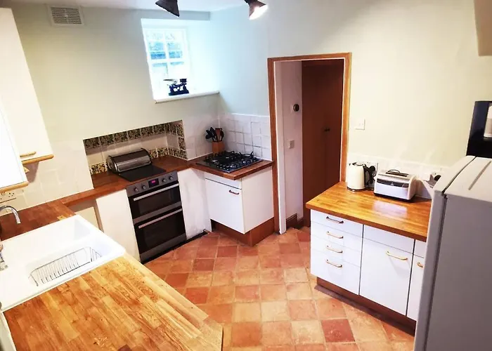 Будинок відпочинку Charming 200 Yr Old Mill House Right On The Water