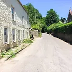 Feriehus Charming 200 Yr Old Mill House Right On The Water *