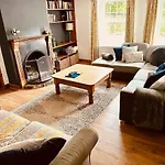 Charming 200 Yr Old Mill House Right On The Water Feriehus