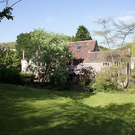 Charming 200 Yr Old Mill House Right On The Water בית נופש *