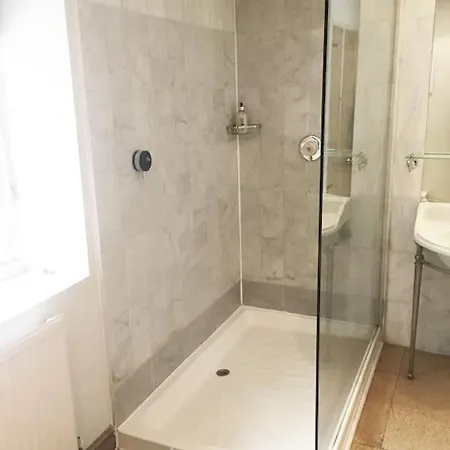 Semesterbostad Charming 200 Yr Old Mill House Right On The Water Bristol