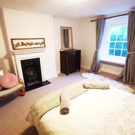 Charming 200 Yr Old Mill House Right On The Water *