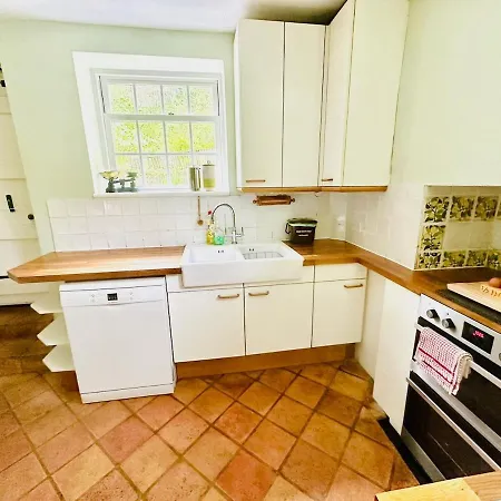 Charming 200 Yr Old Mill House Right On The Water *