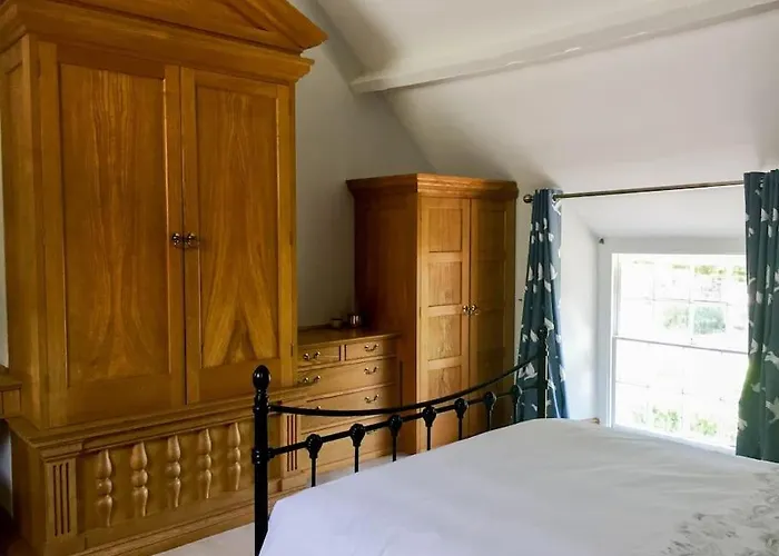 Charming 200 Yr Old Mill House Right On The Water Holiday home *