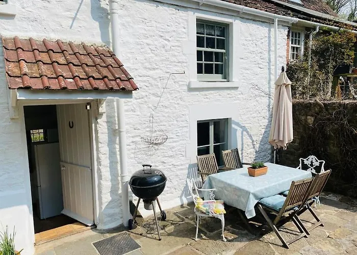 Charming 200 Yr Old Mill House Right On The Water * ブリストル