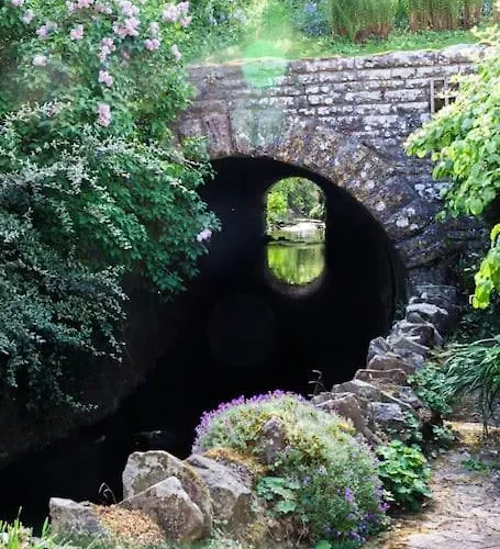 Charming 200 Yr Old Mill House Right On The Water Holiday home Bristol