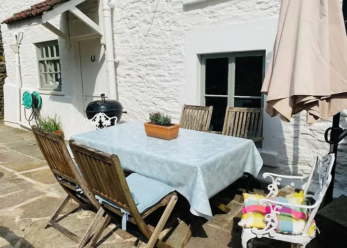 Charming 200 Yr Old Mill House Right On The Water *