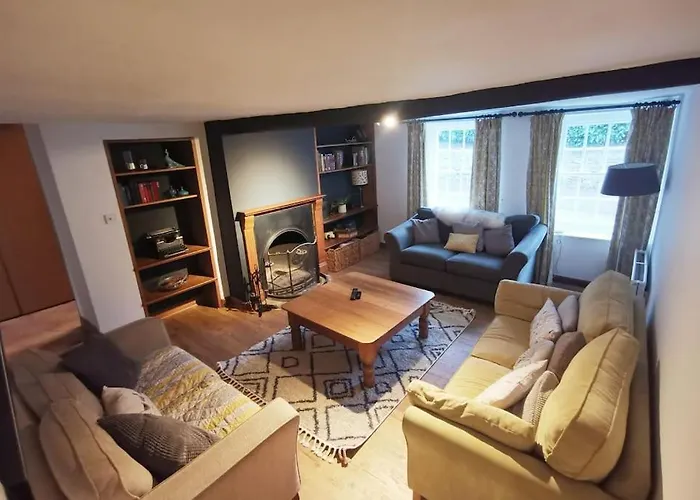 Charming 200 Yr Old Mill House Right On The Water Holiday home