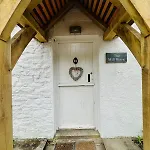 Charming 200 Yr Old Mill House Right On The Water