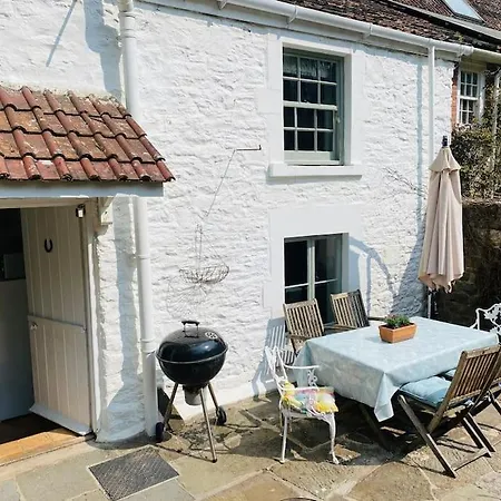 Charming 200 Yr Old Mill House Right On The Water * Bristol