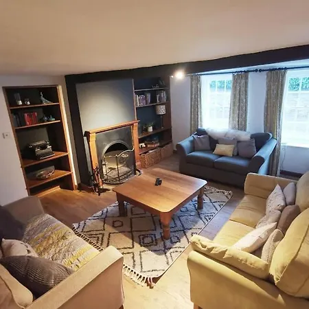 Charming 200 Yr Old Mill House Right On The Water Nyaraló