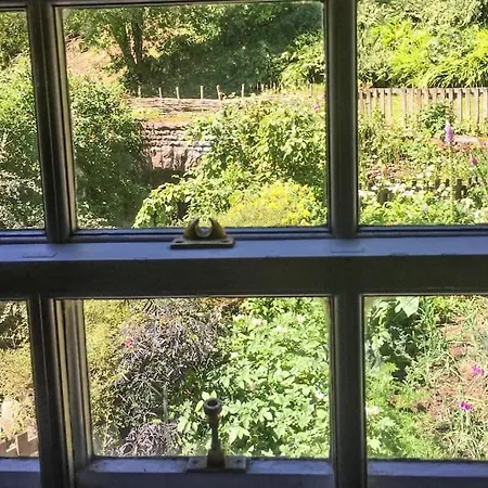 펜션 Charming 200 Yr Old Mill House Right On The Water