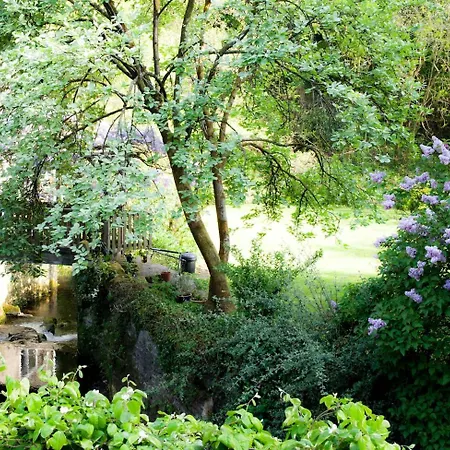 בית נופש Charming 200 Yr Old Mill House Right On The Water *
