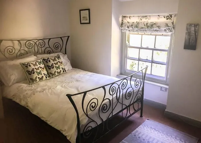 Charming 200 Yr Old Mill House Right On The Water Bristol