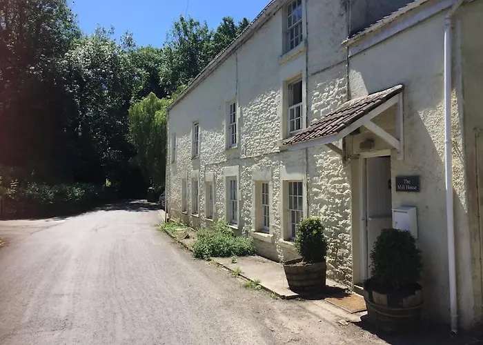 Nyaraló Charming 200 Yr Old Mill House Right On The Water *